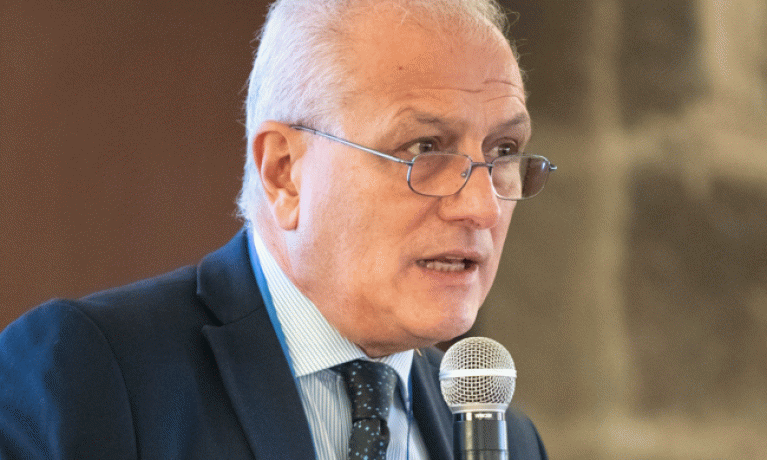 “Si costerna, s'indigna, s'impegna, poi getta la spugna con gran dignità”, indovinate di chi stiamo parlando